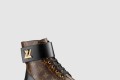 [LOUIS VUITTON-루이비통]원더랜드 플랫 레인저 부츠 1A2Q3L