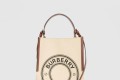 [BURBERRY-버버리]그래픽 캔버스 버킷백 스몰 80268241