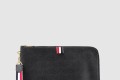 [THOM BROWNE-톰브라운]스트랩 폴리오 클러치 MAC083