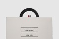 [THOM BROWNE-톰브라운]페이퍼 라벨 토트백 MAG113