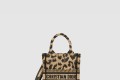 [DIOR-디올]북 토트 휴대폰백 미니 S5555