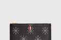 [THOM BROWNE-톰브라운]페블 스노우플레이크 클러치 MAC127