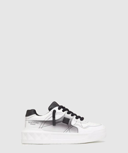 [VALENTINO-발렌티노]원 스터드 로우탑 스니커즈