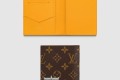 [LOUIS VUITTON-루이비통]여권지갑 M81614