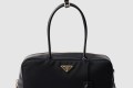 [PRADA-프라다]자물쇠가 있는 라지 리나일론 및 가죽 탑 핸들백 1BB131