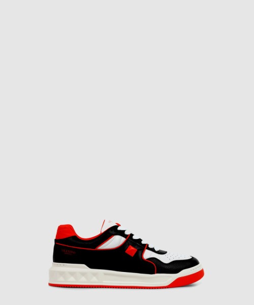 [VALENTINO-발렌티노]주황색 로고가 있는 스니커즈